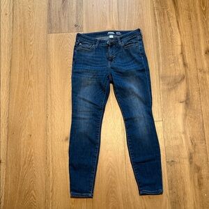 Amazon Essentials Women's Dark Blue Skinny Jeans